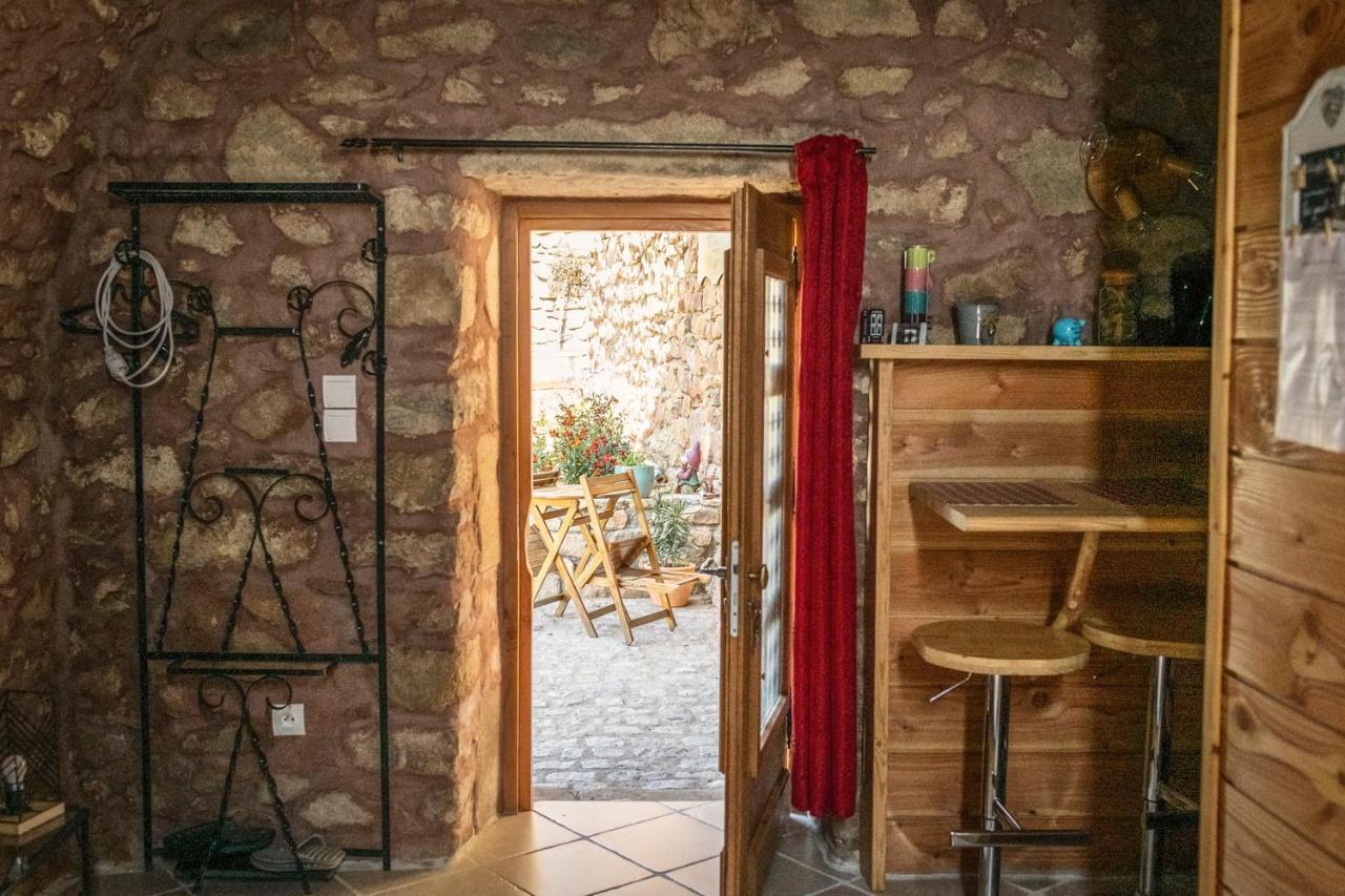 Le Donjon De La Reine Margot Bed & Breakfast Beaumont  Exterior foto