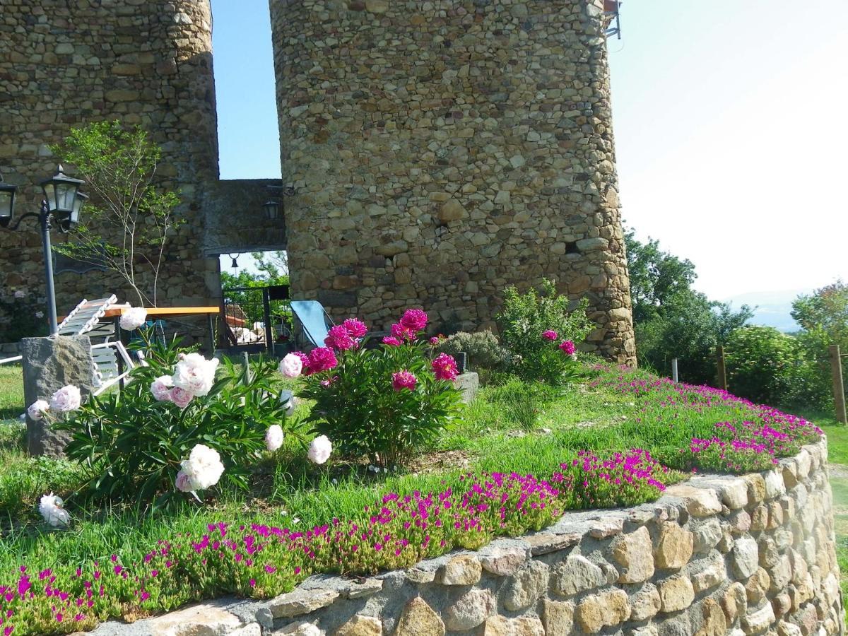 Le Donjon De La Reine Margot Bed & Breakfast Beaumont  Exterior foto