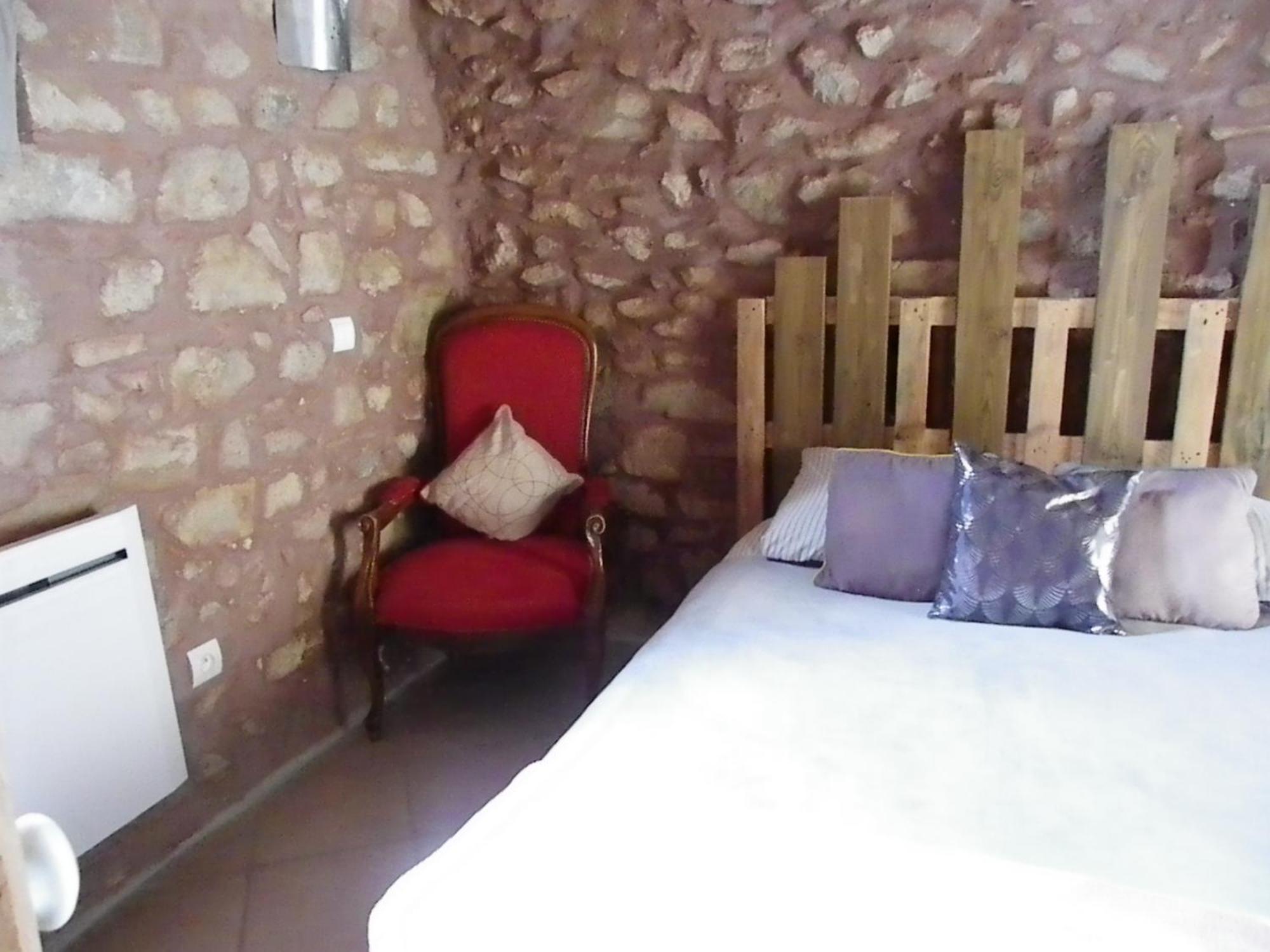 Le Donjon De La Reine Margot Bed & Breakfast Beaumont  Exterior foto