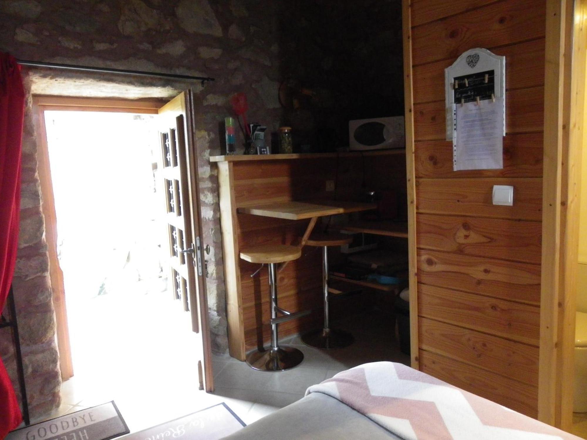 Le Donjon De La Reine Margot Bed & Breakfast Beaumont  Exterior foto
