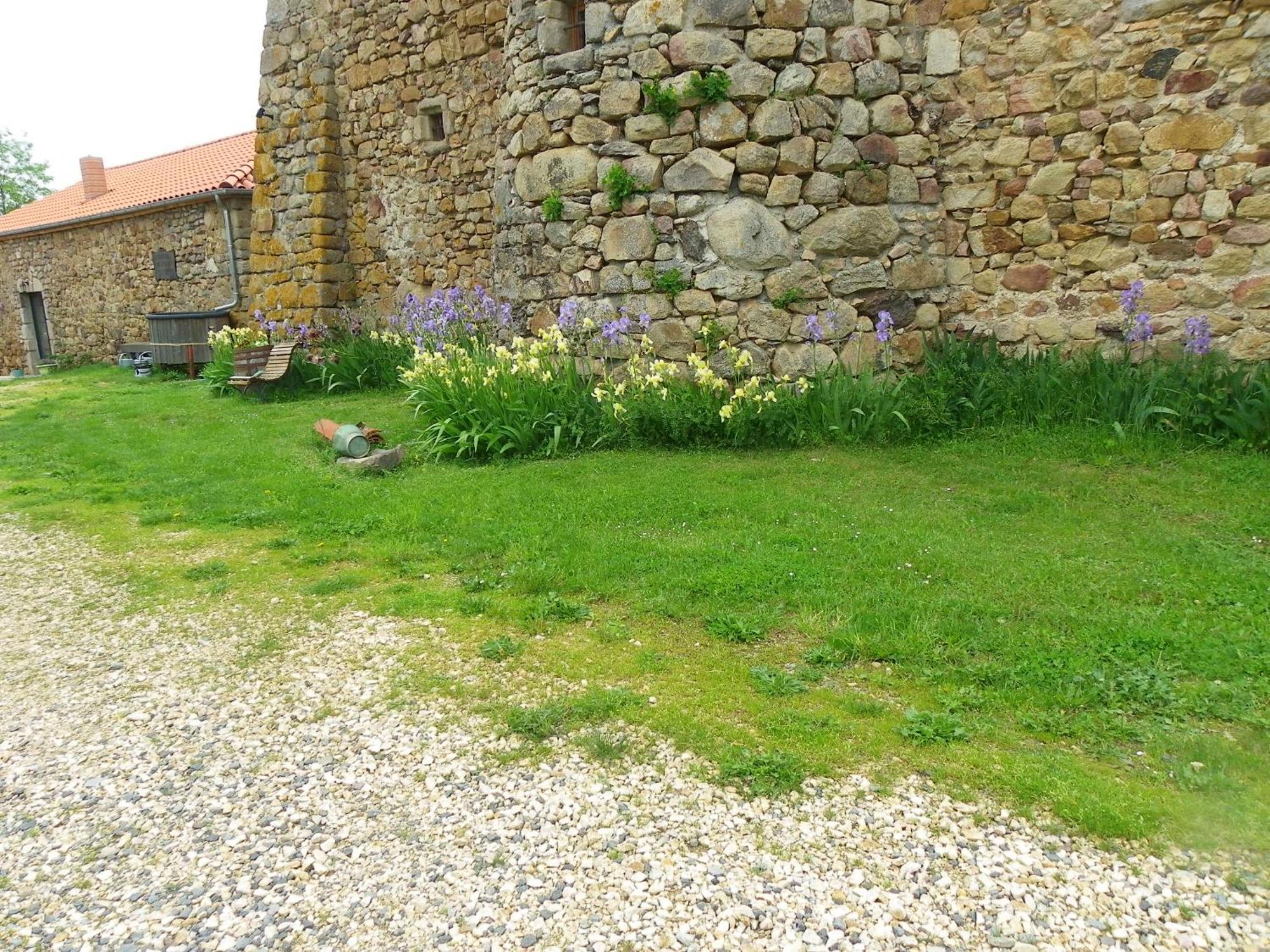 Le Donjon De La Reine Margot Bed & Breakfast Beaumont  Exterior foto