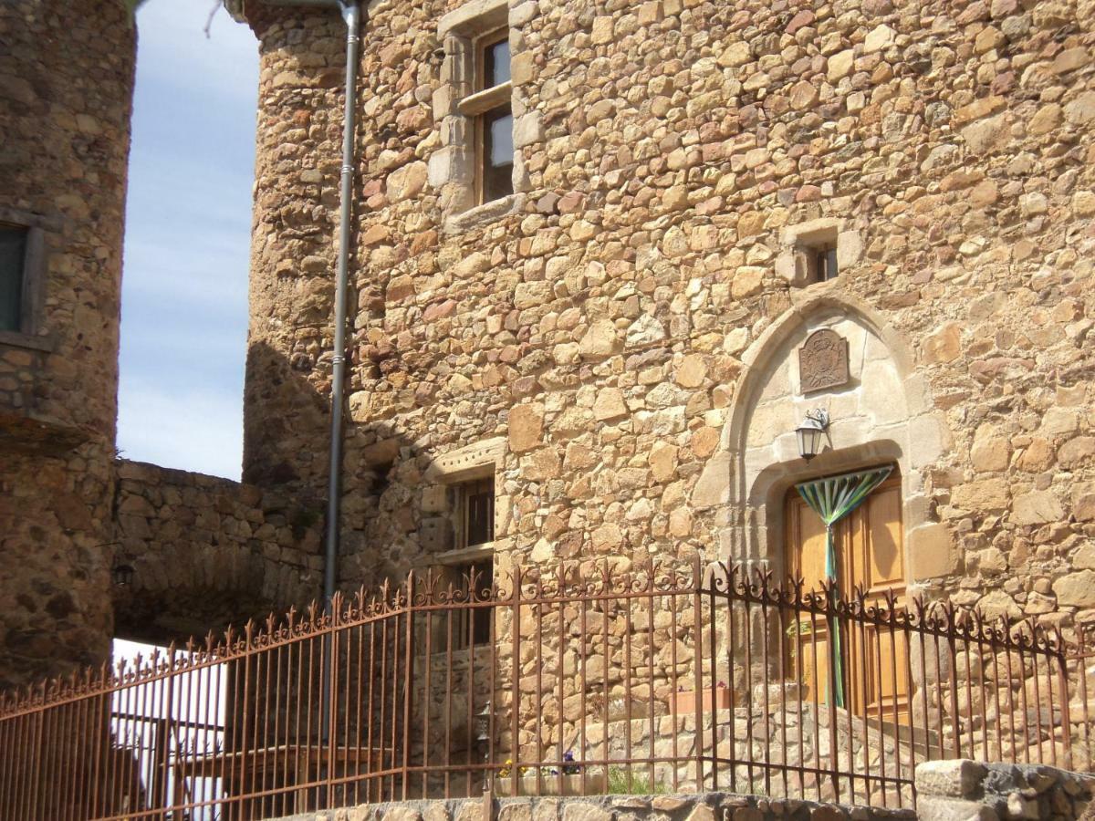 Le Donjon De La Reine Margot Bed & Breakfast Beaumont  Exterior foto